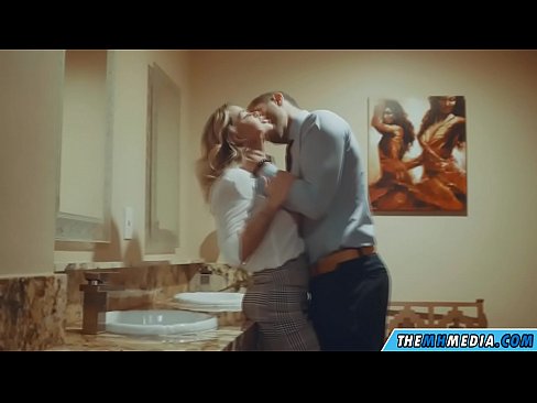 ❤️ когда грудастая блондинка соблазняет тебя в общественном туалете ❌ Анальное порно на нашем сайте ❤